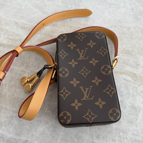 Louis Vuitton Music Player Wearable Wallet with Crossbody Strap Monogram - Picture 3 of 11